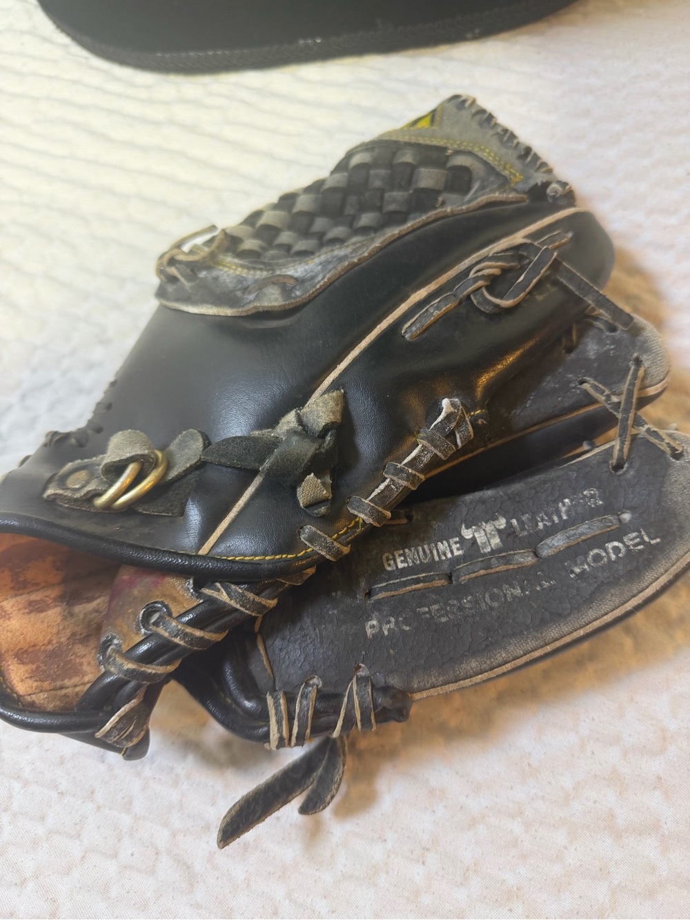 Mizuno Black and Tan Leather Baseball Glove